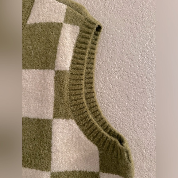 NWOT Vans Courtyard Checker
Sweater Vest 'Green White' Size M/L - Picture 6 of 7